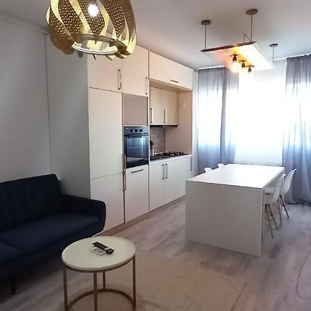 Modern 1Br Apartment With Wifi, Parking And Self Check In Bucureşti Ngoại thất bức ảnh